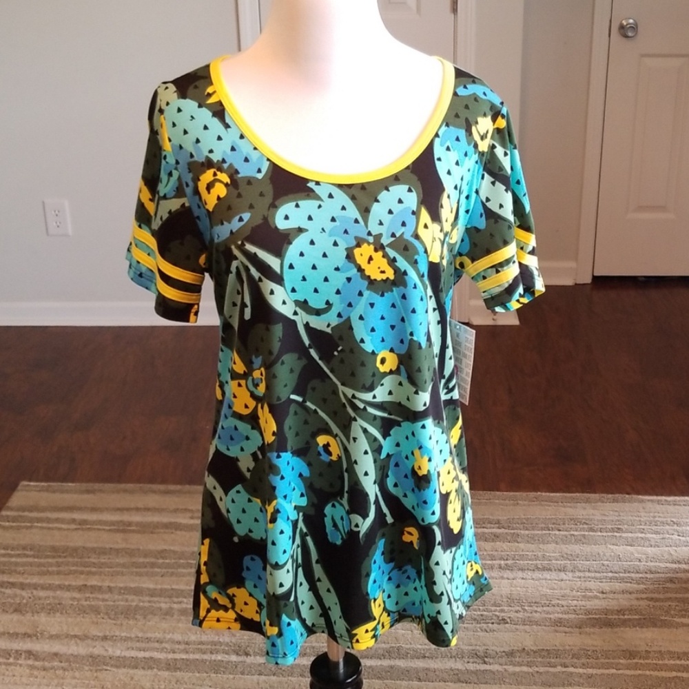 Lularoe Classic T (S)